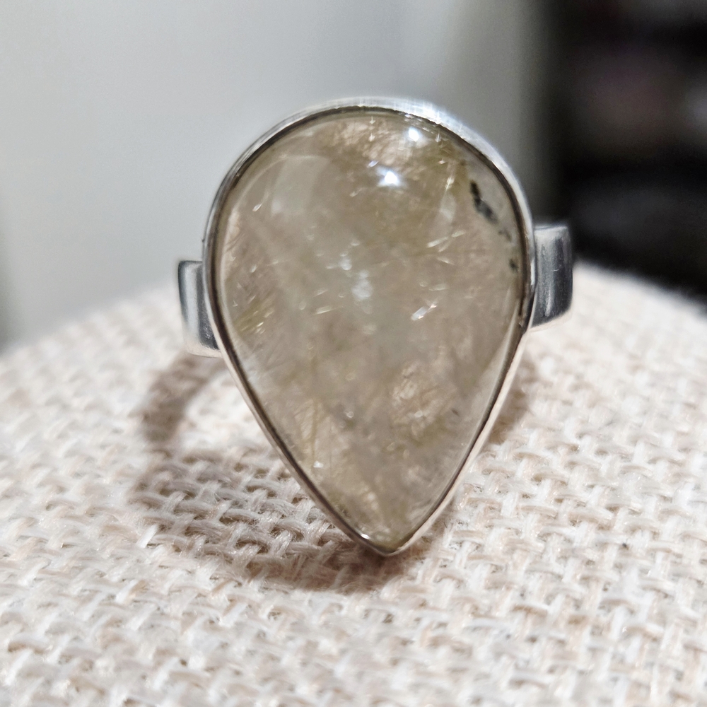 Elegant Silver Ring With Translucent Included Qua… - image 1